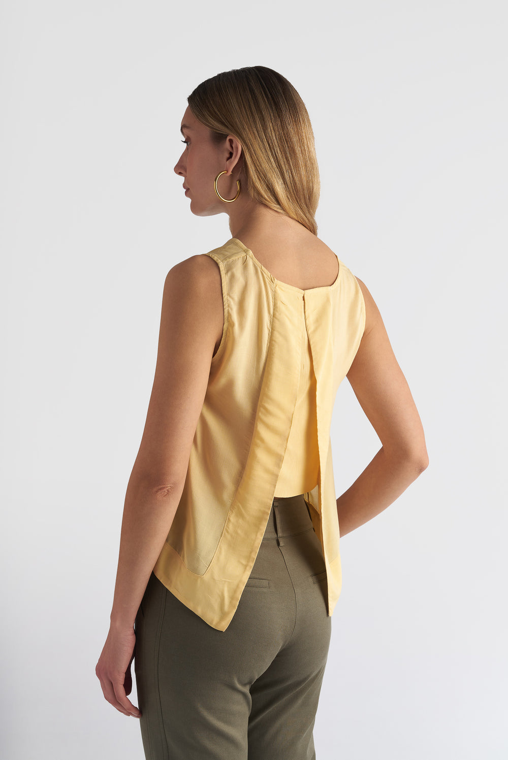 Sleeveless Layered Back Top
