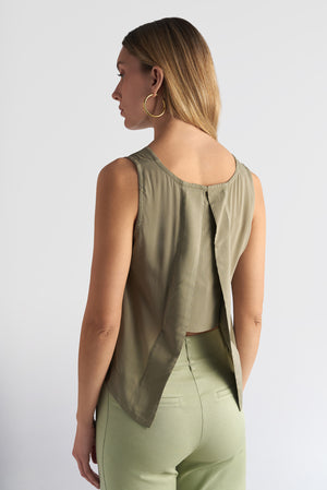 Sleeveless Layered Back Top