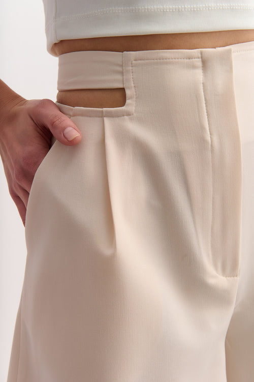 Cut-Out Waist Shorts Vanilla