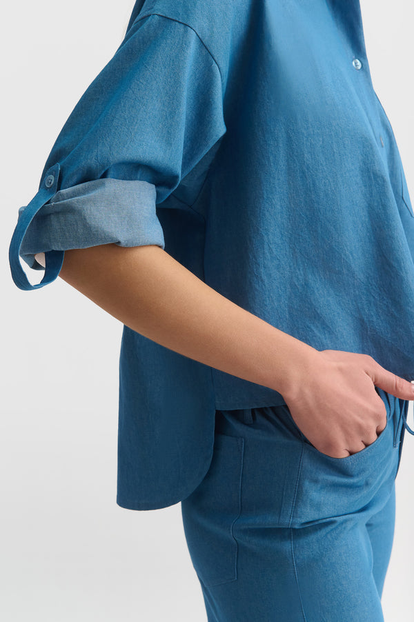 Τζιν πουκάμισο oversize με λεπτομέρεια στο μανίκι