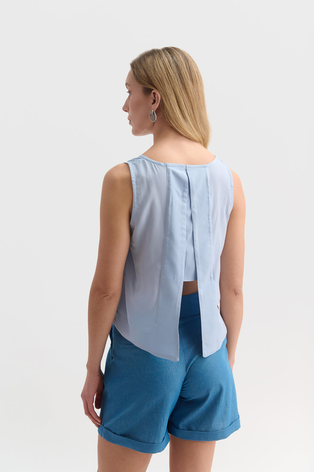 Sleeveless Layered Back Top