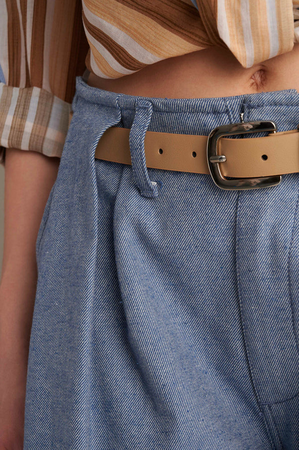 Pleated Wide Leg Jeans  with Belt